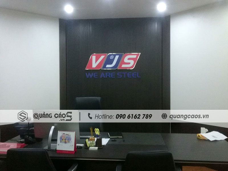 Thi công vách logo công ty VJS 