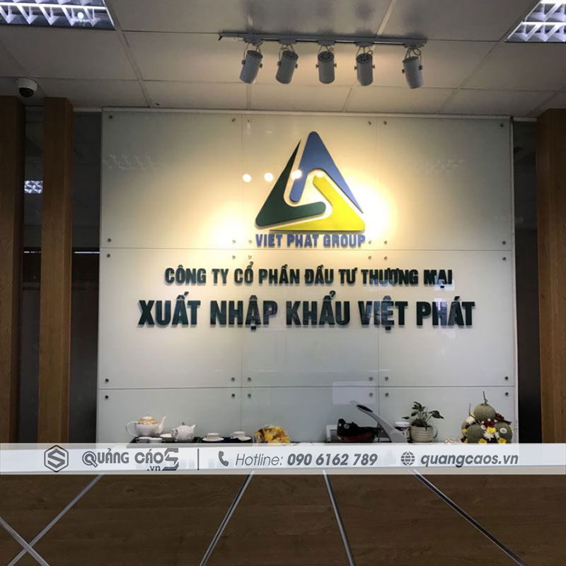 Thi công vách logo công ty Việt Toàn Phát Hải Phòng Thi công vách logo công ty Việt Toàn Phát Hải Phòng