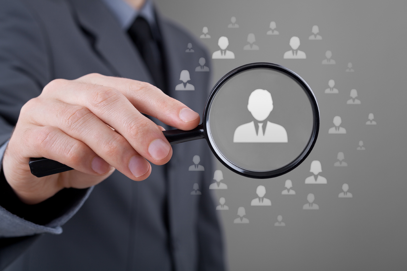 Tập trung khách hàng và lấy khách hàng làm trung tâm khác nhau như thế nào?