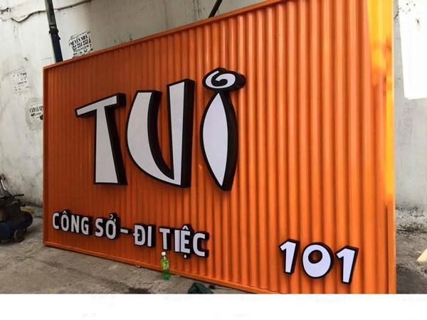 Biển quảng cáo bằng tôn sóng