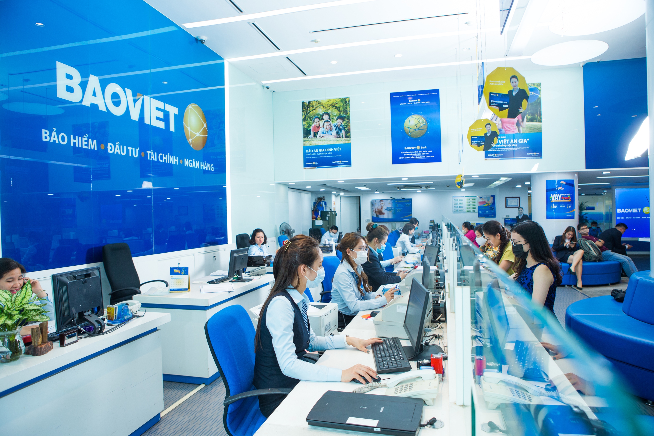 Xáo trộn trên bảng xếp hạng thương hiệu bảo hiểm tốt nhất Việt Nam: Manulife tụt hạng mạnh nhất, từ ngôi Á quân "bay" luôn khỏi top 5