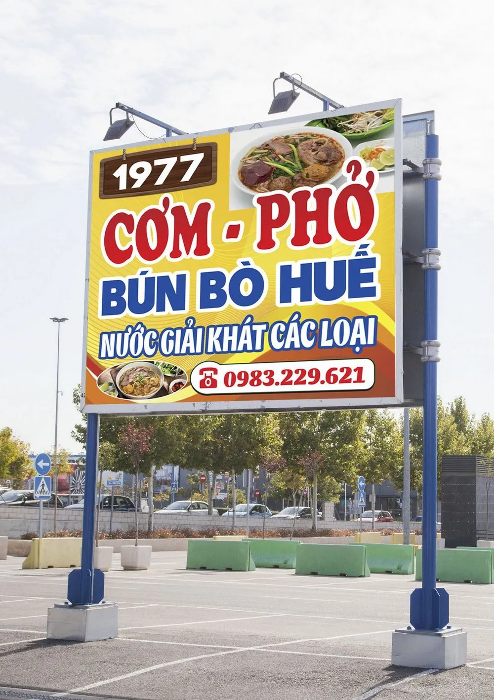 Mockup Biển Quảng Cáo Ngoài Trời: Ẩm Thực Việt Cơm Phở Bún Bò Huế Sống Động