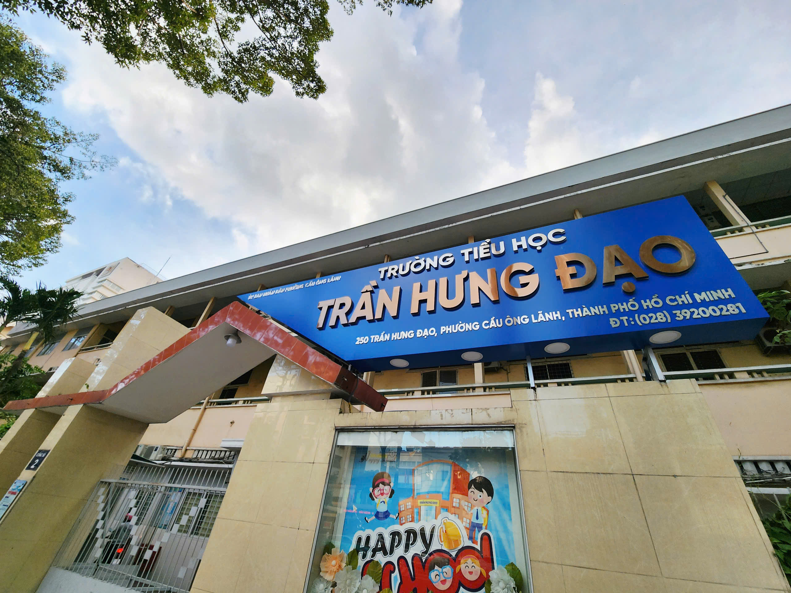 TP.HCM sau sáp nhập: Biển tên trường học 'thay áo mới', cập nhật phường, xã