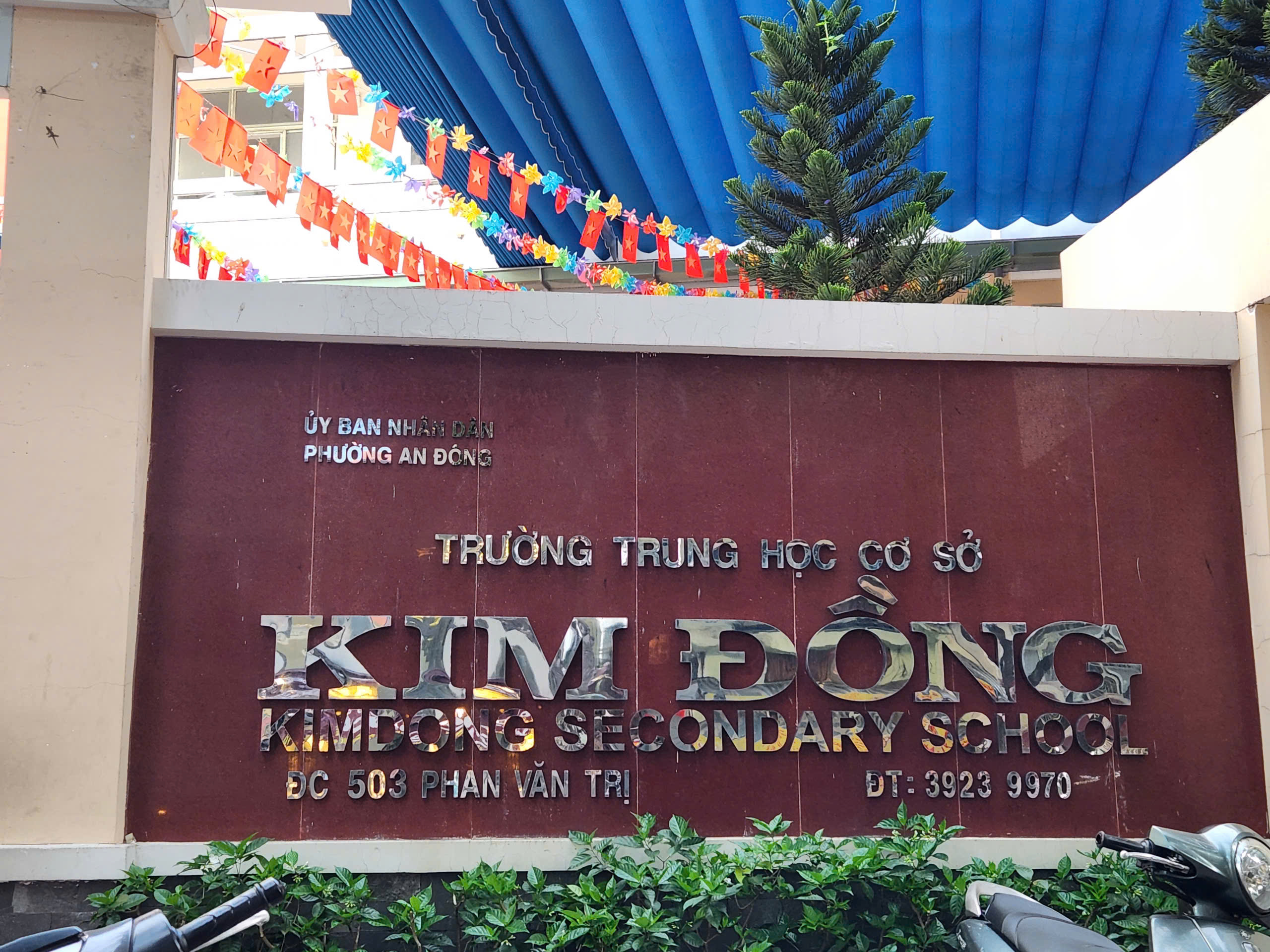 TP.HCM sau sáp nhập: Biển tên trường học 'thay áo mới', cập nhật phường, xã