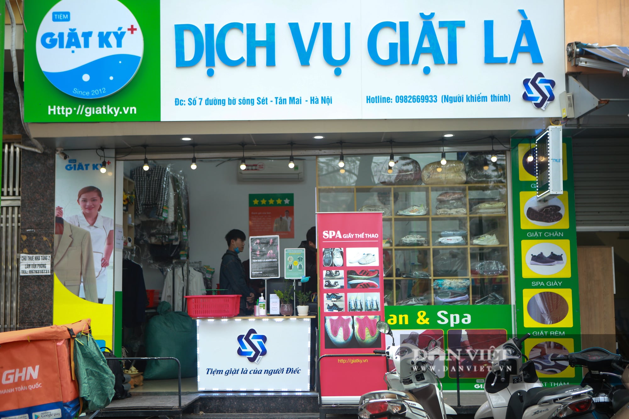 Tiệm giặt là đặc biệt của những cô gái khiếm thính xinh đẹp tại Hà Nội