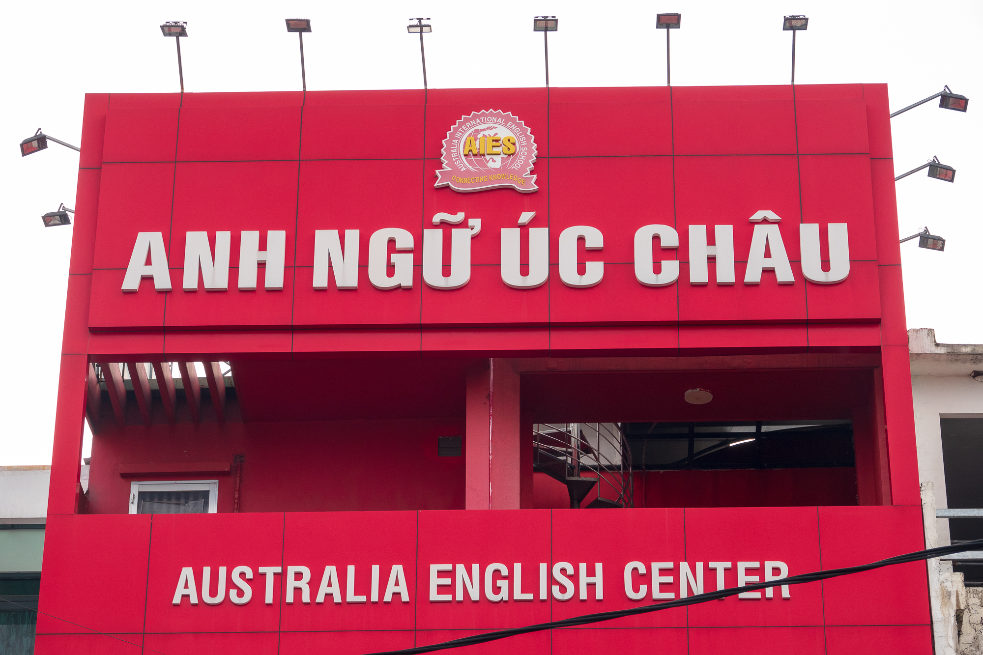 Trước Úc Châu, hàng loạt trung tâm tiếng Anh cũng đột ngột đóng cửa, nợ học phí