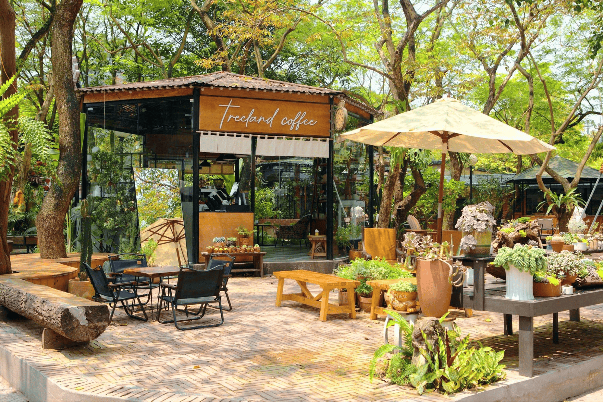 Tổng hợp các ý tưởng trang trí quán cafe sân vườn đẹp, rẻ, ấn tượng nhất 2025 | Kendesign