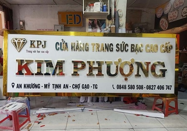 bảng hiệu tiệm vàng