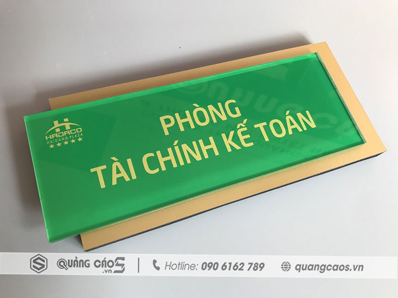 Biển phòng mica in UV