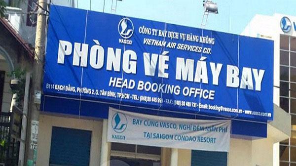 bảng hiệu bán vé máy bay