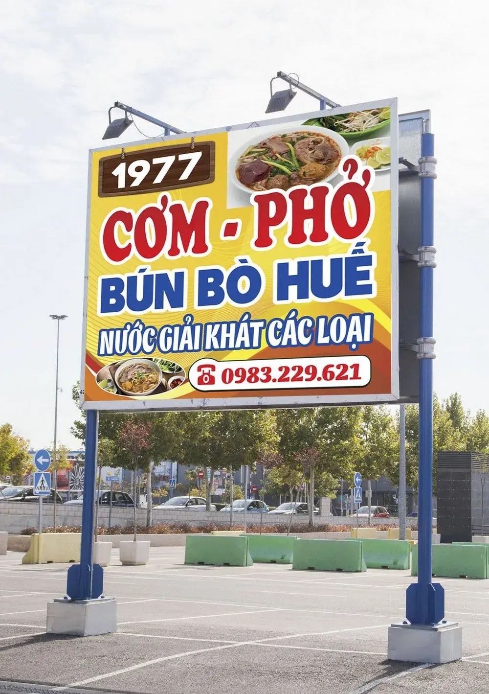 Mockup Biển Quảng Cáo Ngoài Trời: Ẩm Thực Việt Cơm Phở Bún Bò Huế Sống Động