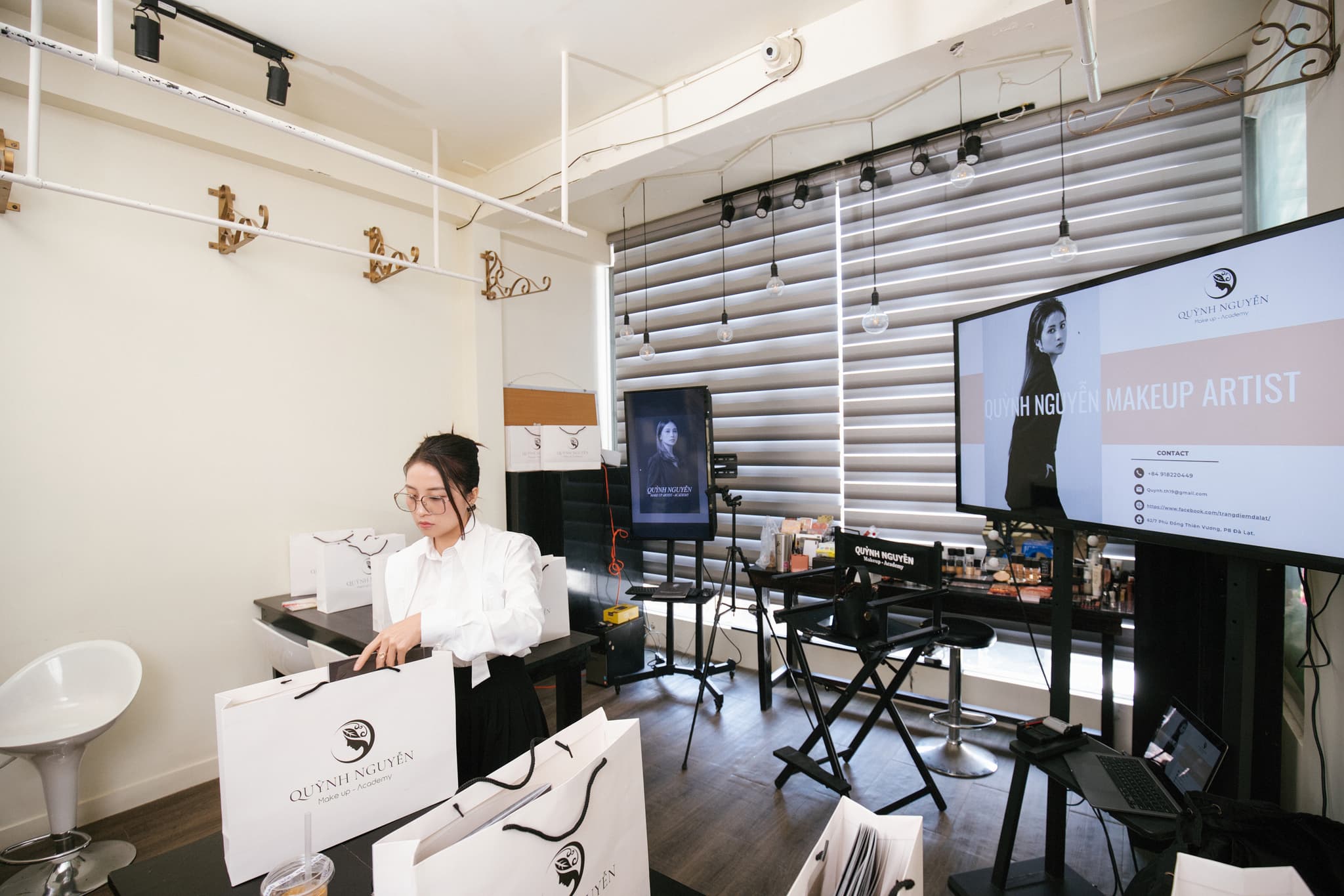 Quỳnh Nguyễn Makeup & Academy