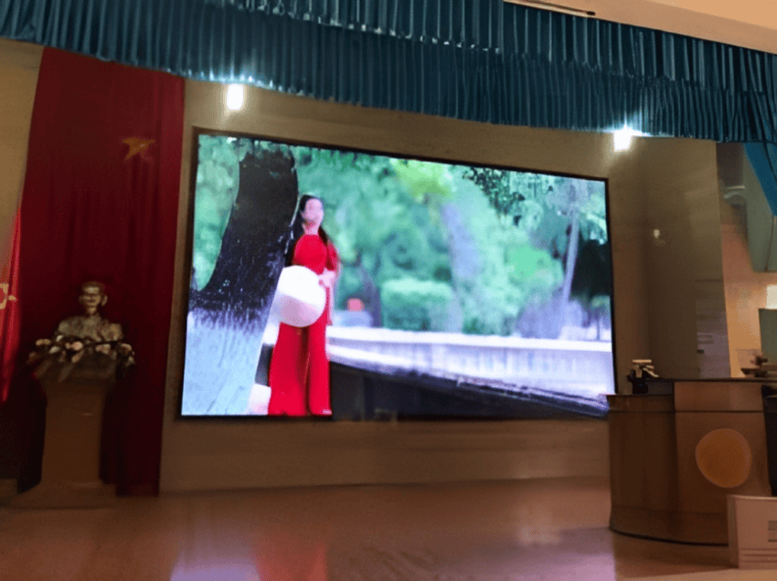 lắp đặt màn hình led sân khấu